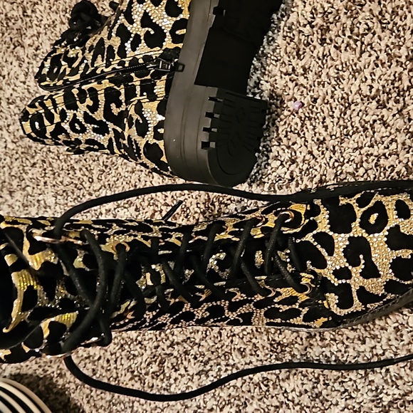 Gianni Bini boots. Size 6. Sparks when you walk - Picture 3 of 5